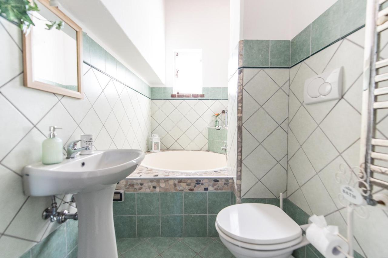 Rose House Apartment